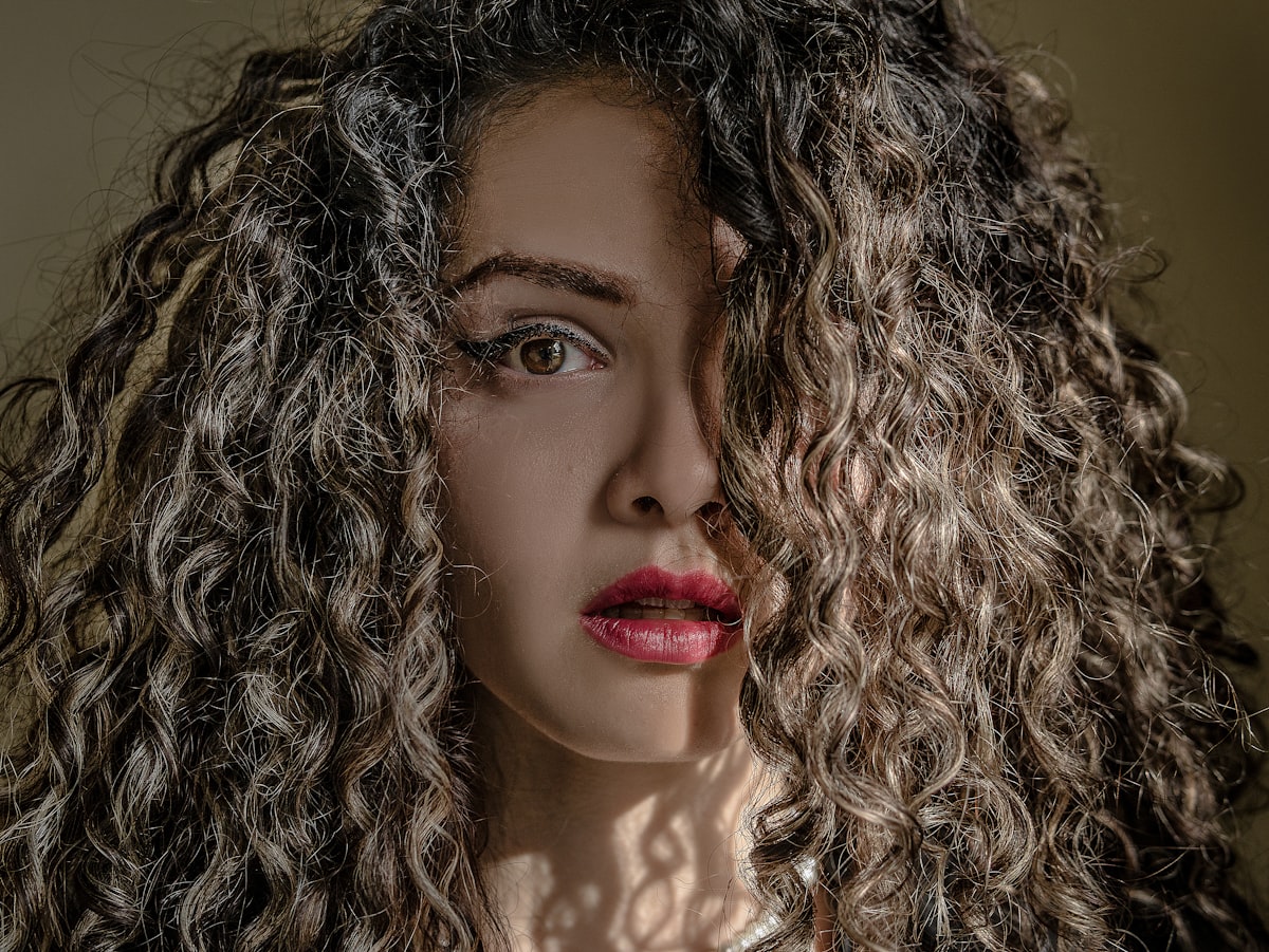 Curly hair glow